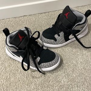 Toddler Jordan 1’s black/white gray crackle